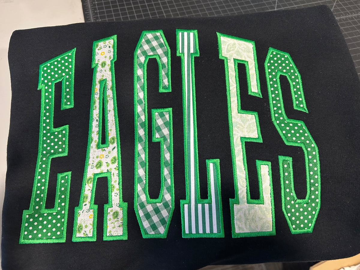 Applique sweatshirt standard on black with EAGLES word